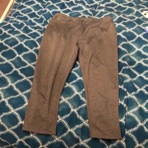 gray quarter length leggings